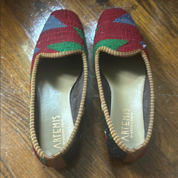 Artemis Design Co Red and Green Flats - Picture 5 of 5